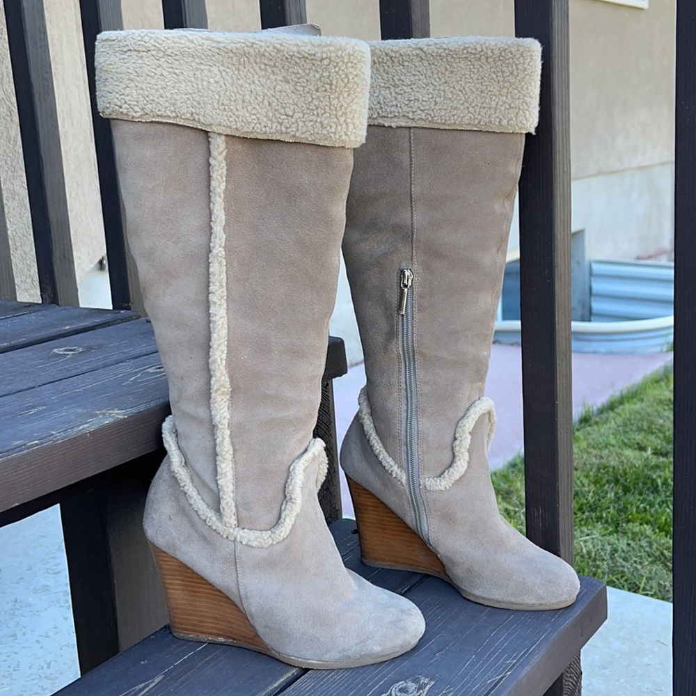 Victoria’s Secret 3.5 wedge neutral boots Sz 6